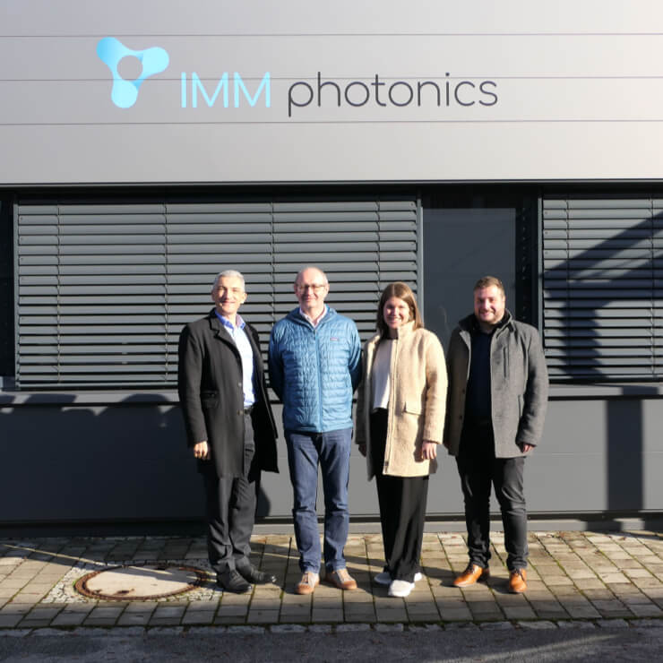 Pressemitteilung Landrat Dr. Raith bei IMM Photonics