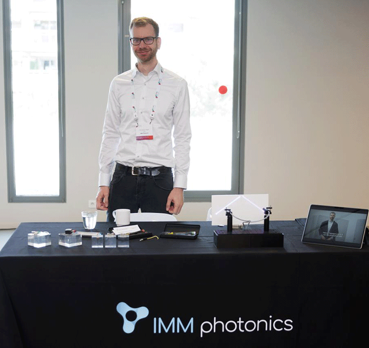 Christian Raith CEO IMM Photonics Ausstellung beim EPIC Summit 2026